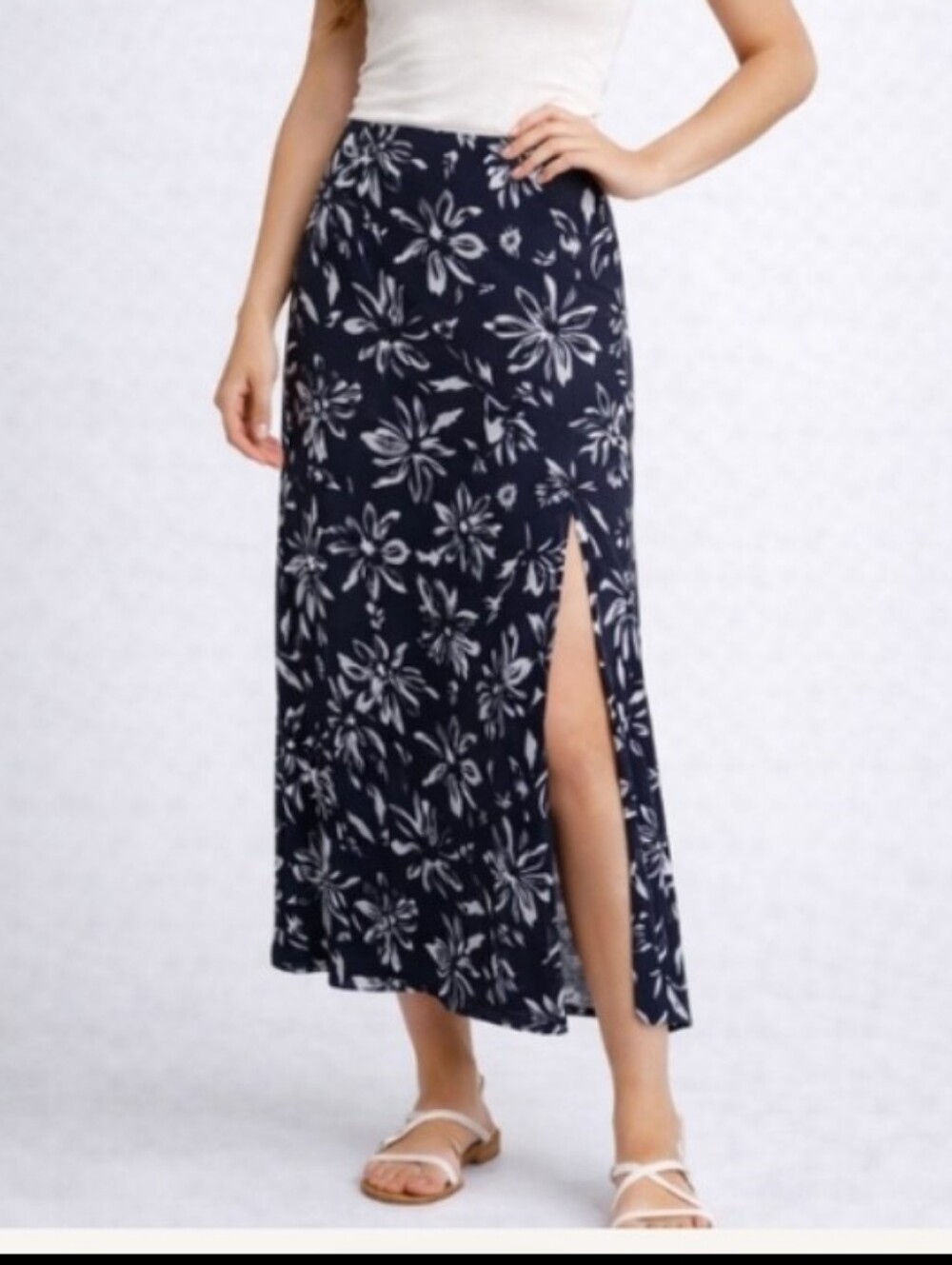 "Lipstik" (S) Like New! Pretty Floral Black & White With Side Slits …